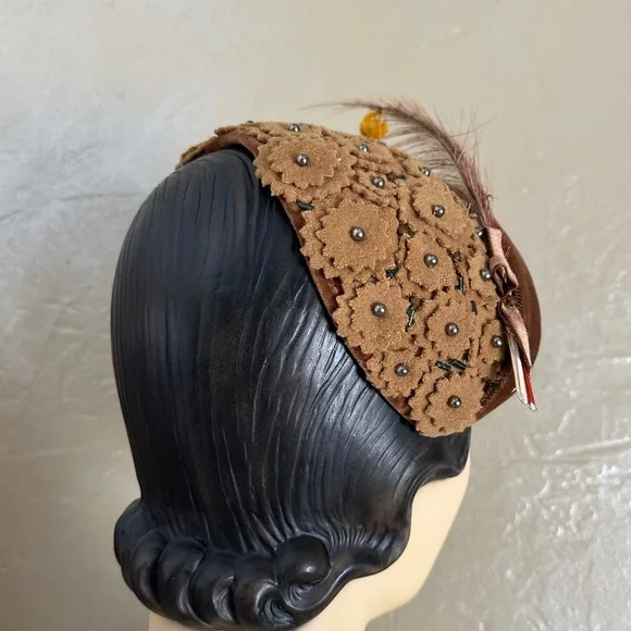 REFINED 1950's VELOUR & FELT "FLOWERS" COCKTAIL HAT